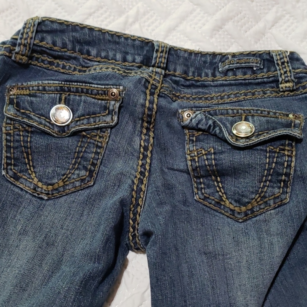 Z Co. Distressed jeans